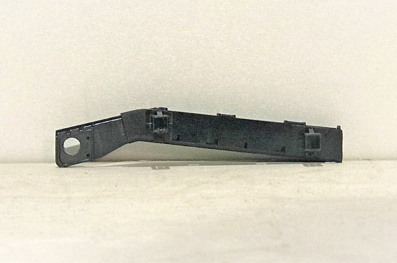 Крепление переднего бампера левое Nissan Tiida 2004-2014 (SAT)