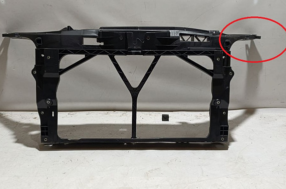 Рамка радиатора Mazda 3 2003-2009 (Тайвань / Сломано крепление) Дисконт 20%